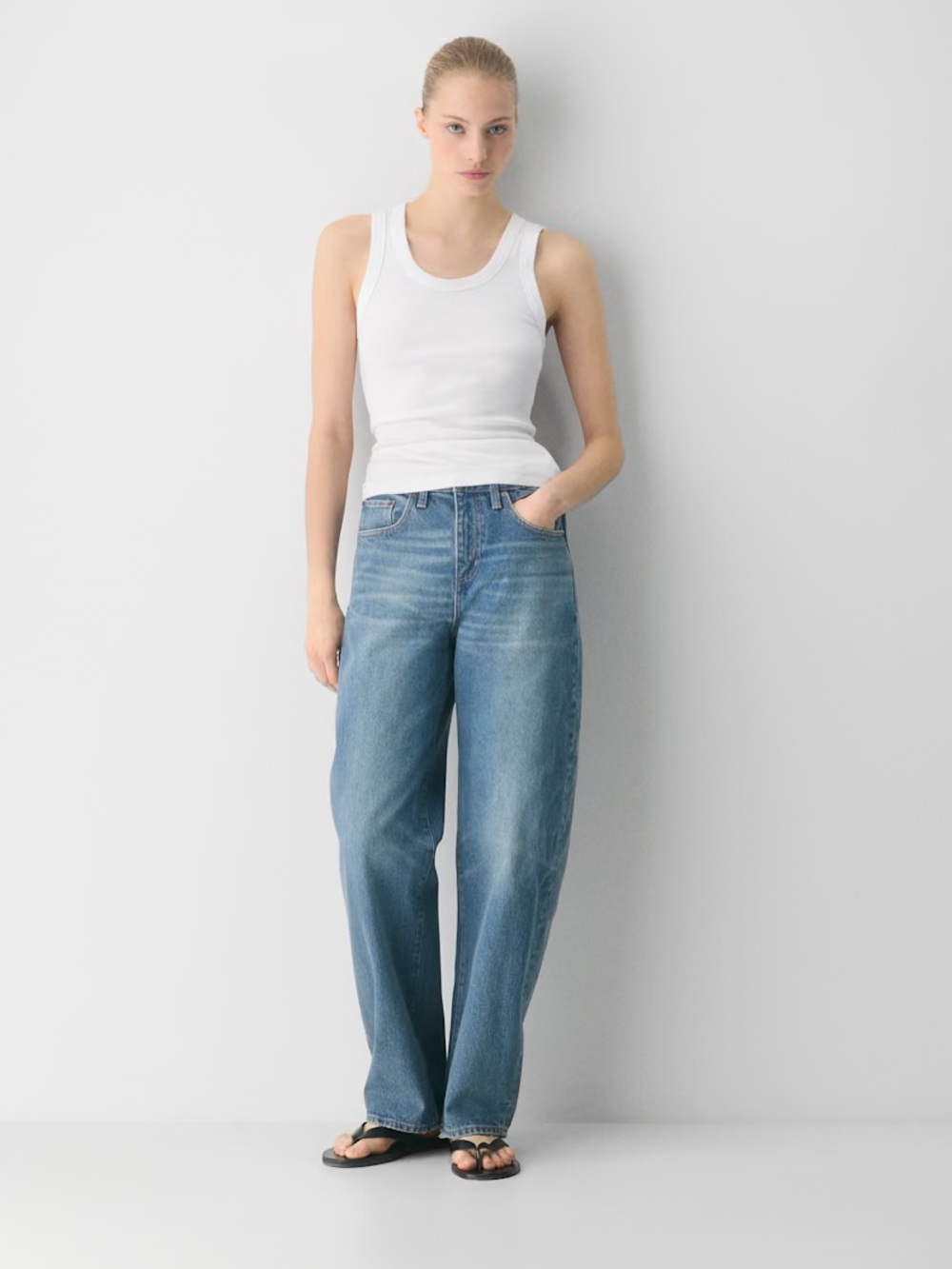 NEW ARITZIA Denim Forum Reese Relaxed Hi-Rise Barrel Jean 27Vintage Medium Blue